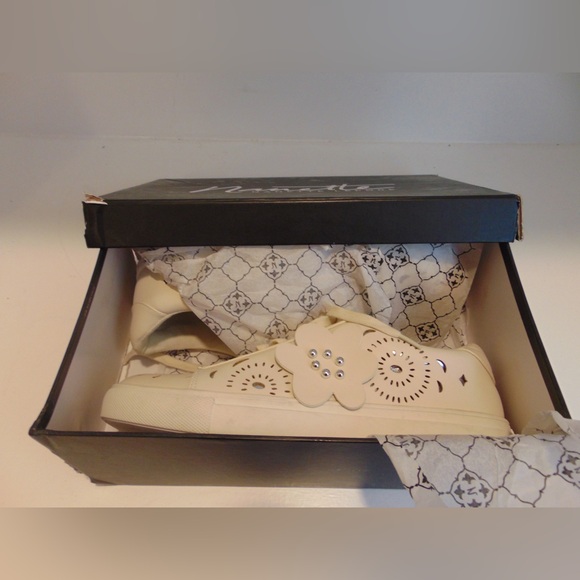 NWT Nanette Lepore - Wesley Fun Floral Sneakers Size 8.5. - Picture 6 of 8